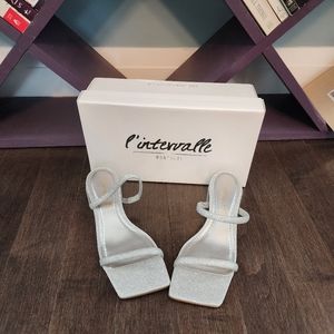 L'intervalle sandals